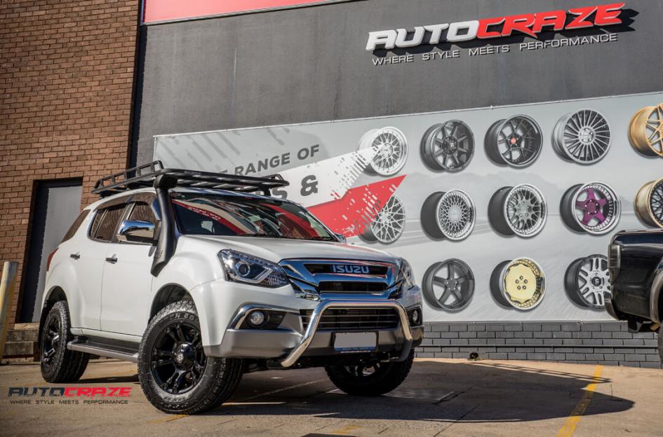 ISUZU DMAX VAPOR MATTE BLACK